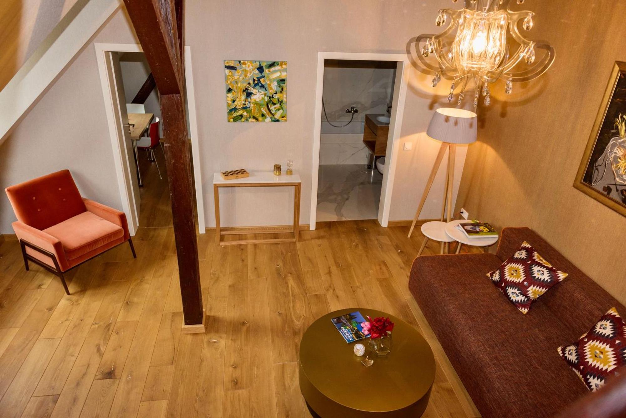 Apartmenthaus Am Dom Mit Parkplatz ซวิคเคา ภายนอก รูปภาพ